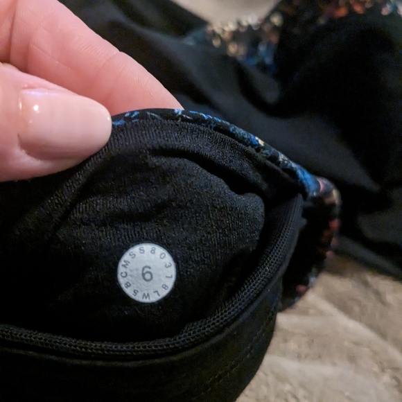 Lululemon Wake and Train Tight size 6 - Picture 5 of 6